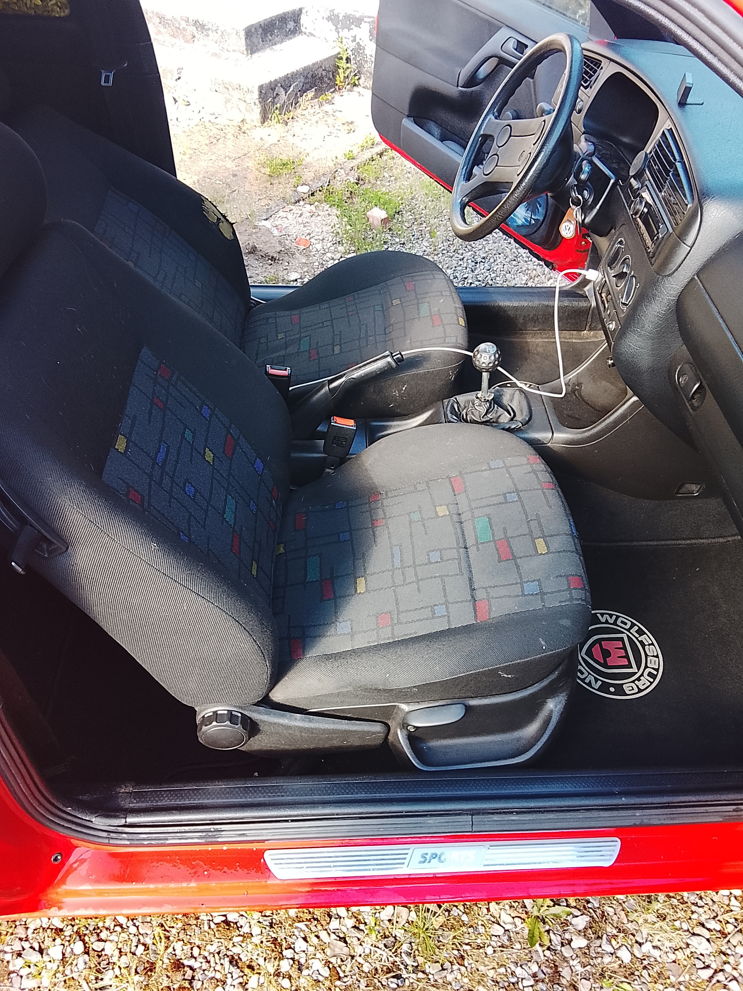 Rød VW Golf fra 1997