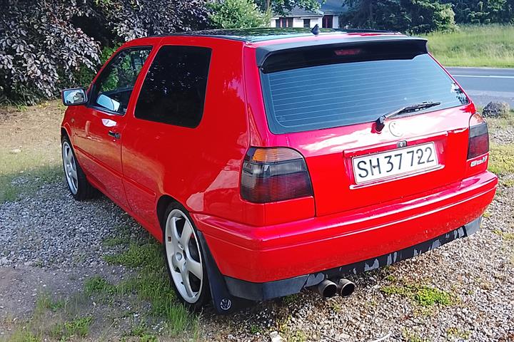 Rød VW Golf fra 1997