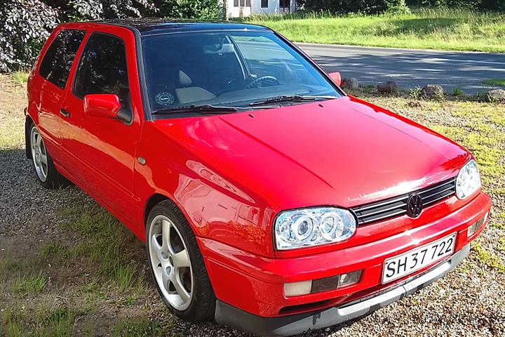 Rød VW Golf fra 1997