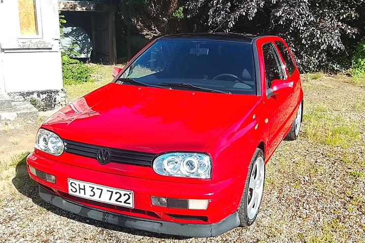 Rød VW Golf fra 1997
