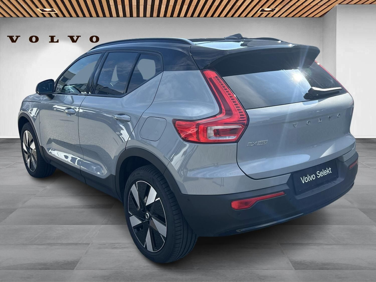 Grå Volvo EX40 fra 2025