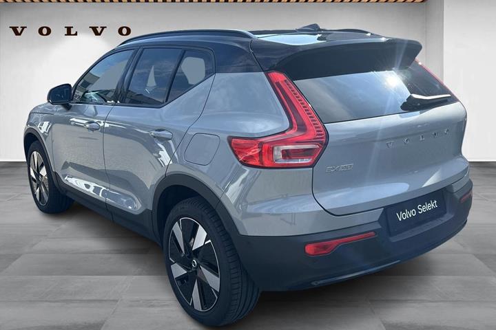 Grå Volvo EX40 fra 2025