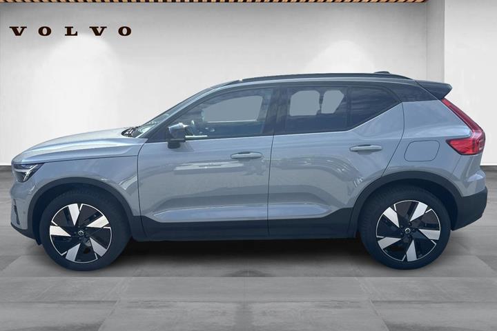 Grå Volvo EX40 fra 2025