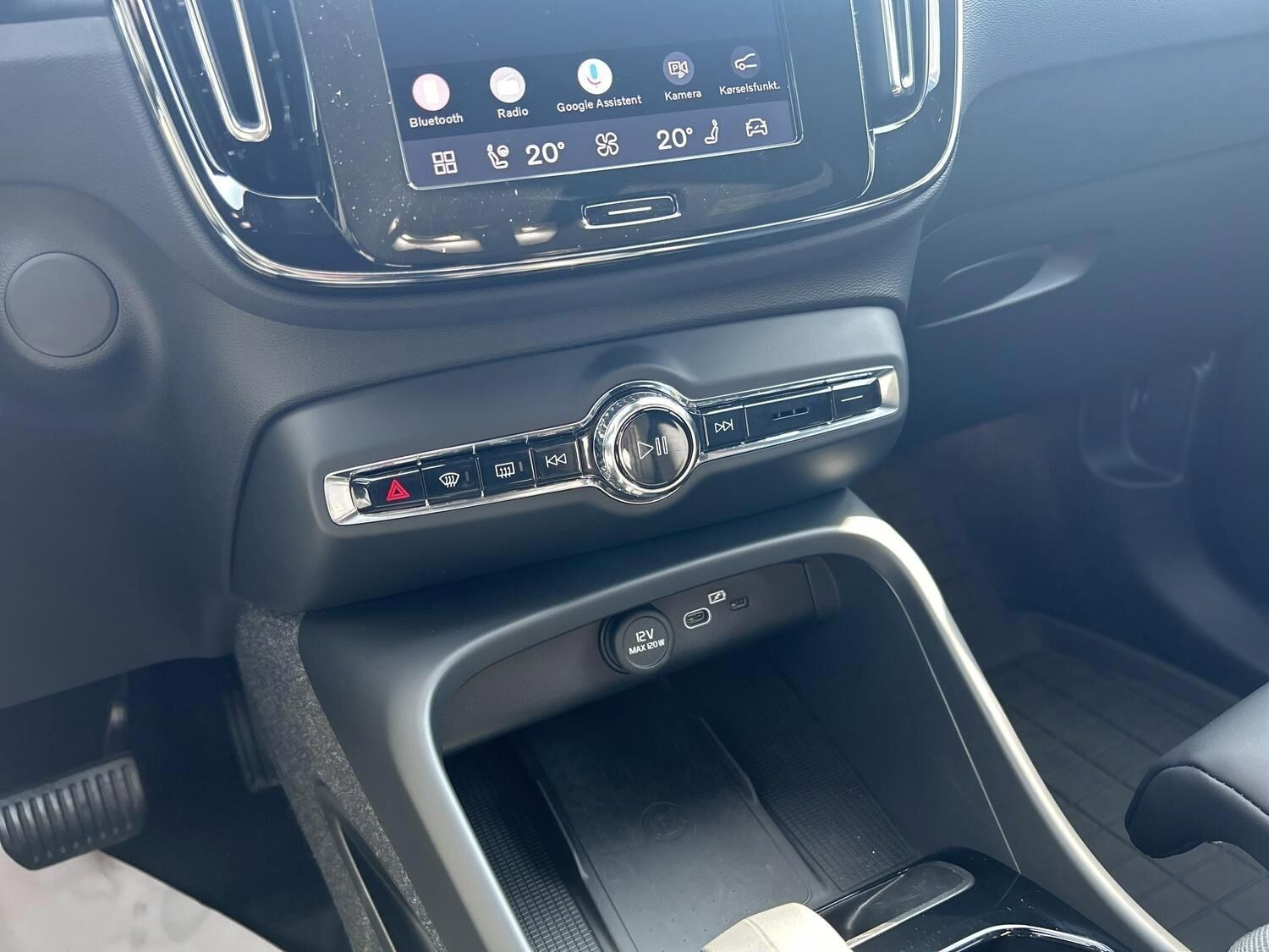 Grå Volvo EX40 fra 2025