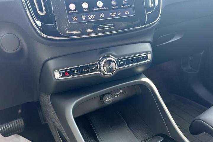 Grå Volvo EX40 fra 2025