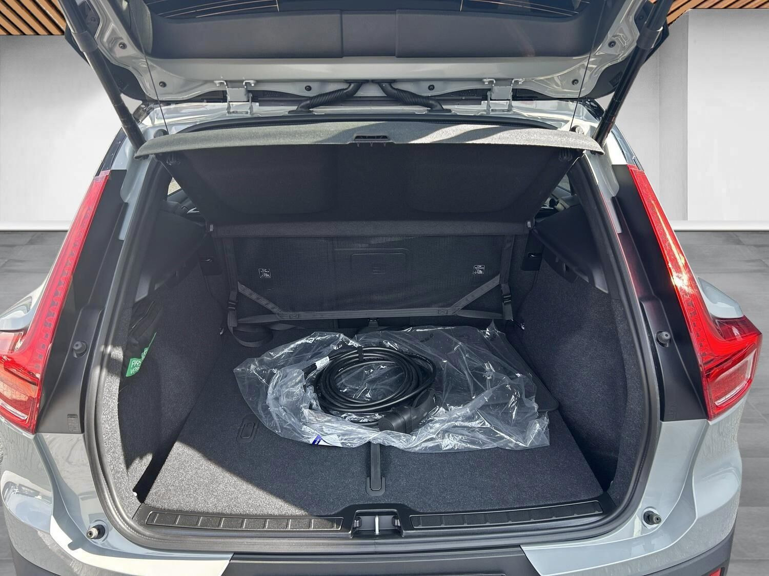 Grå Volvo EX40 fra 2025