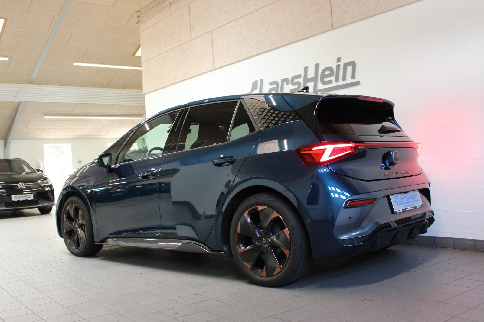 Blå Cupra Born fra 2024