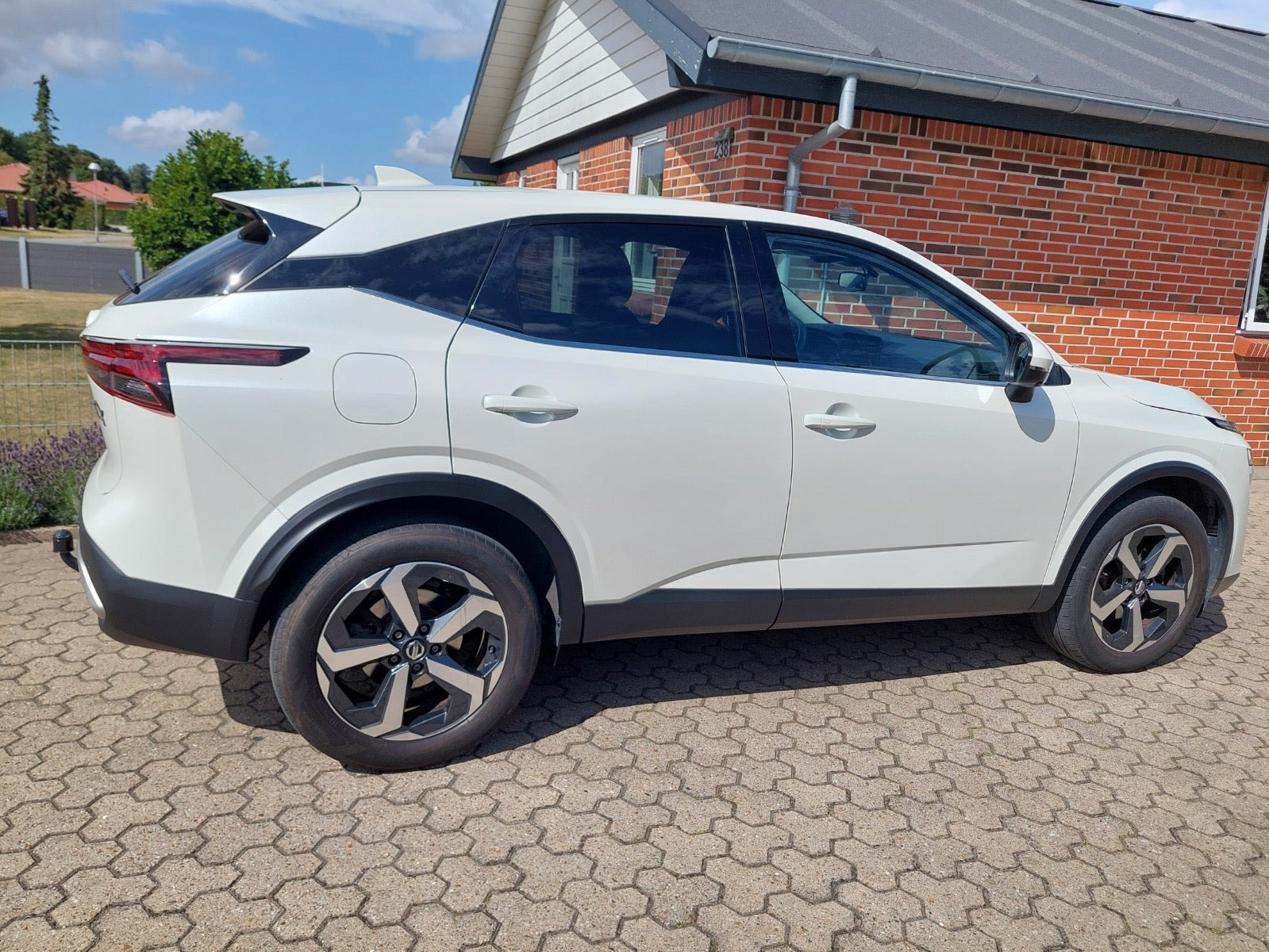 Hvid Nissan Qashqai fra 2021