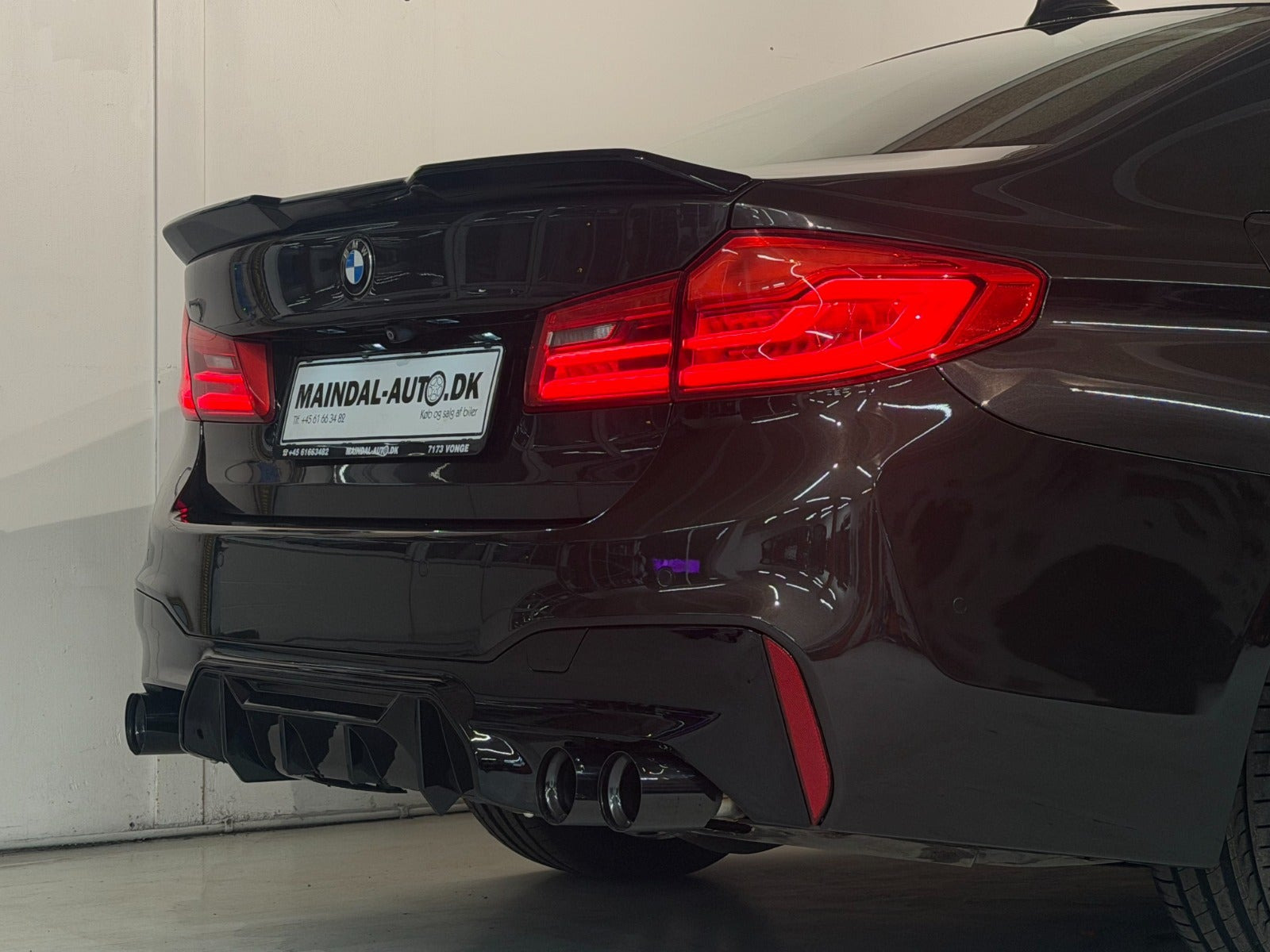 Rød BMW 530d fra 2017