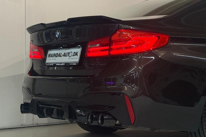 Rød BMW 530d fra 2017