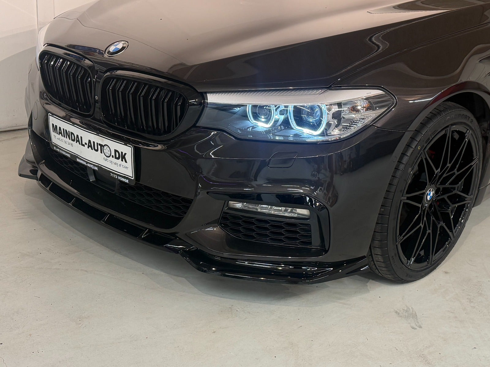 Rød BMW 530d fra 2017