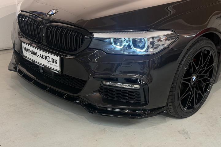 Rød BMW 530d fra 2017