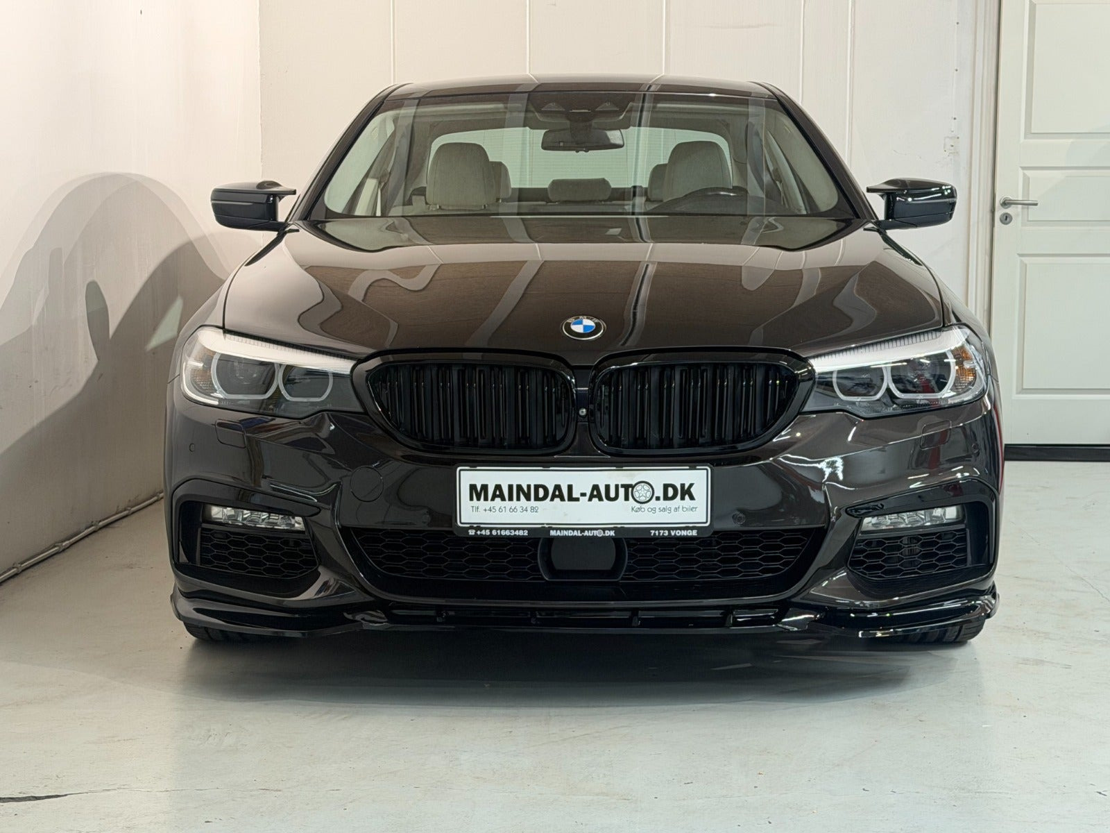 Rød BMW 530d fra 2017