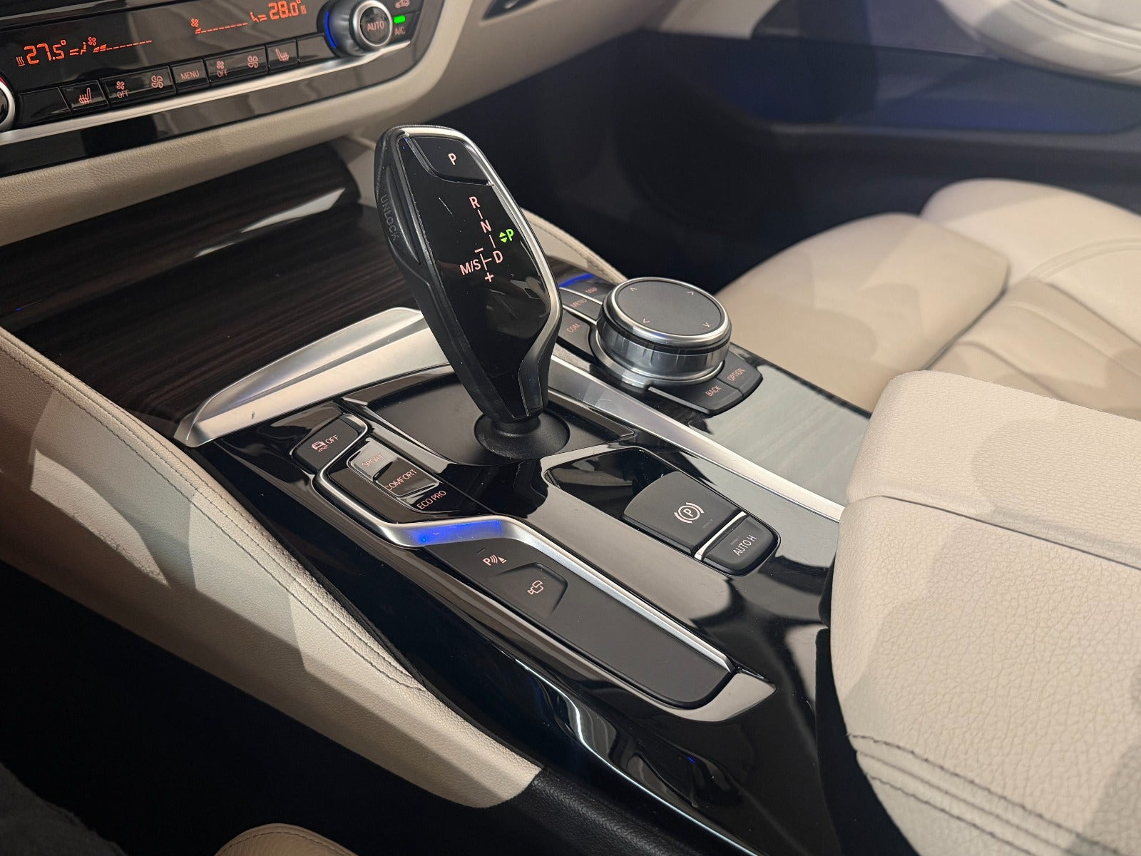 Rød BMW 530d fra 2017