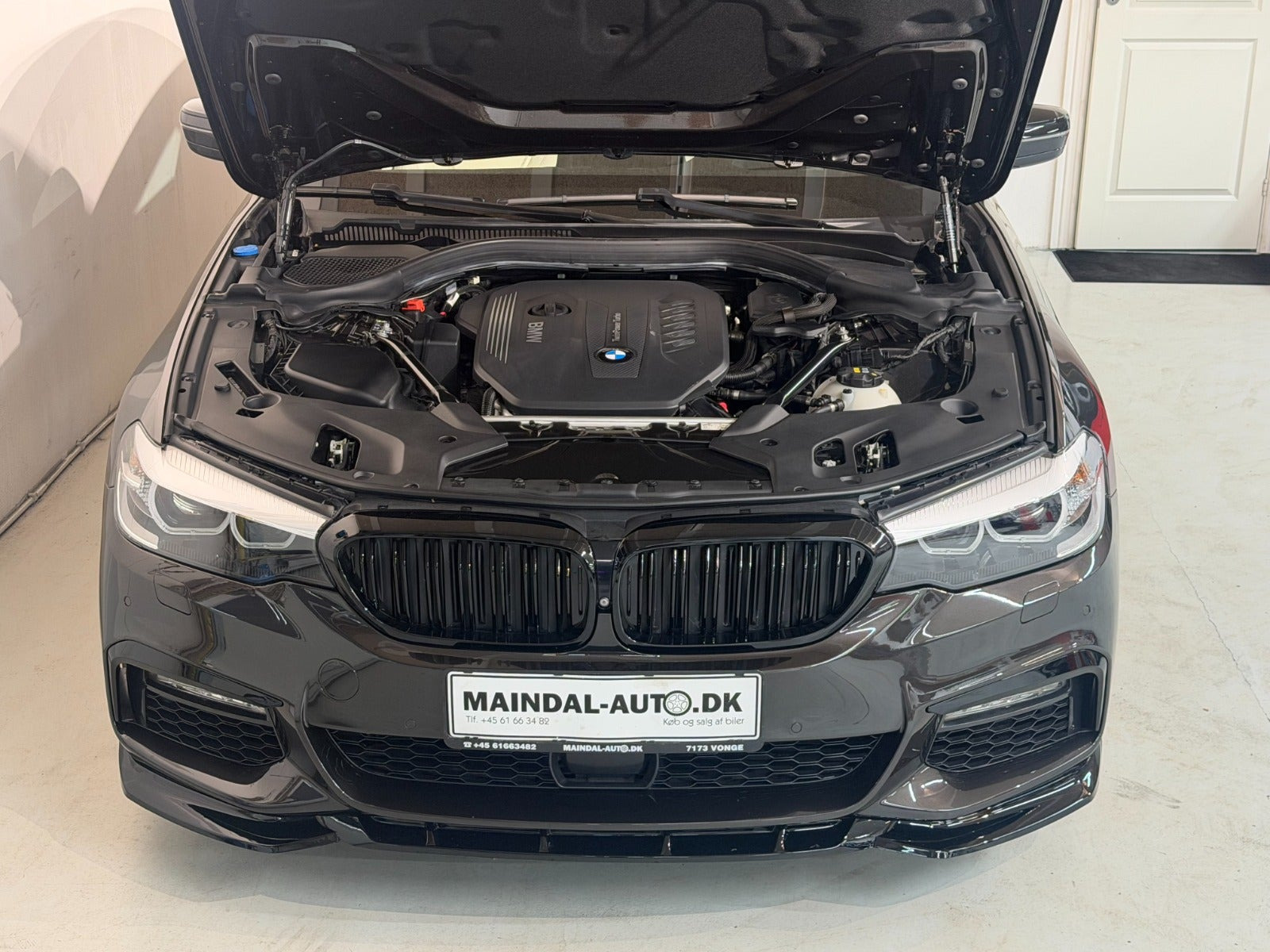 Rød BMW 530d fra 2017