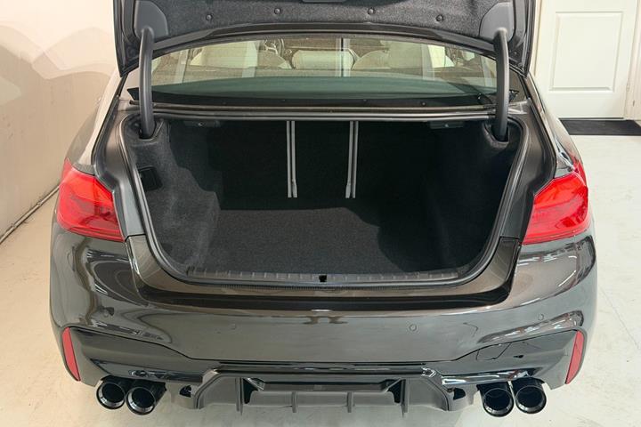 Rød BMW 530d fra 2017
