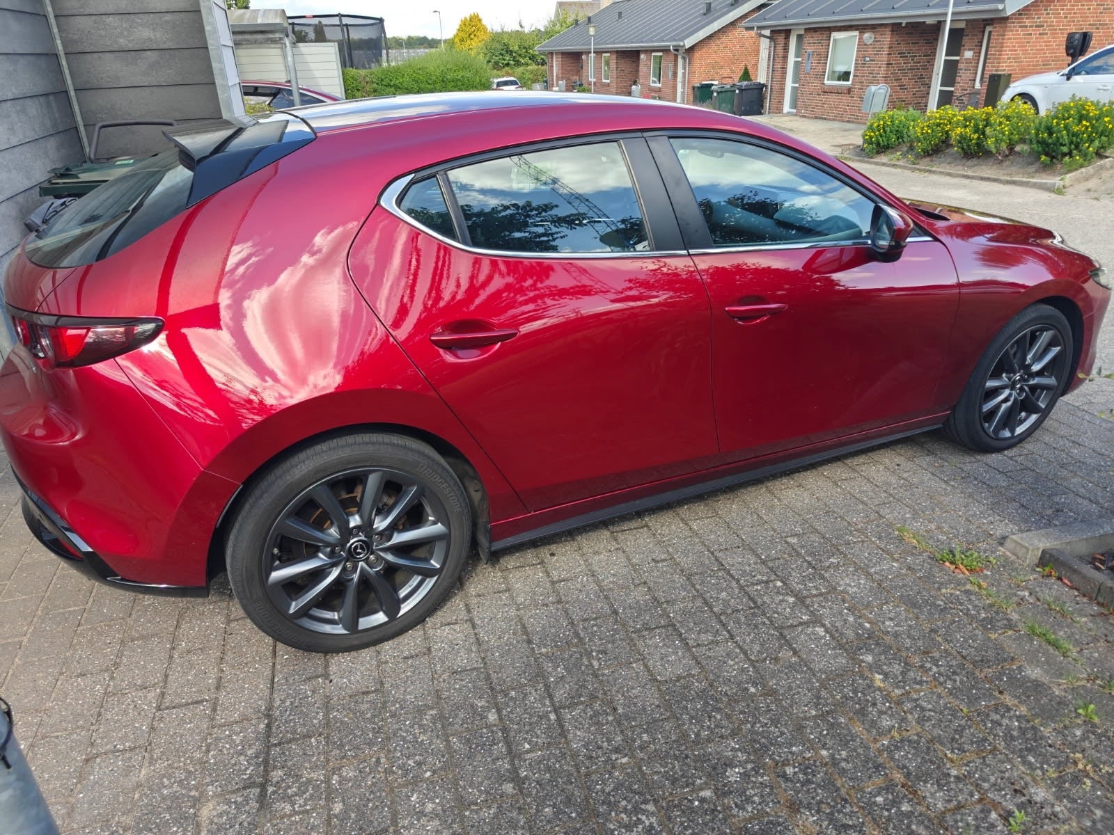 Rød Mazda 3 fra 2021