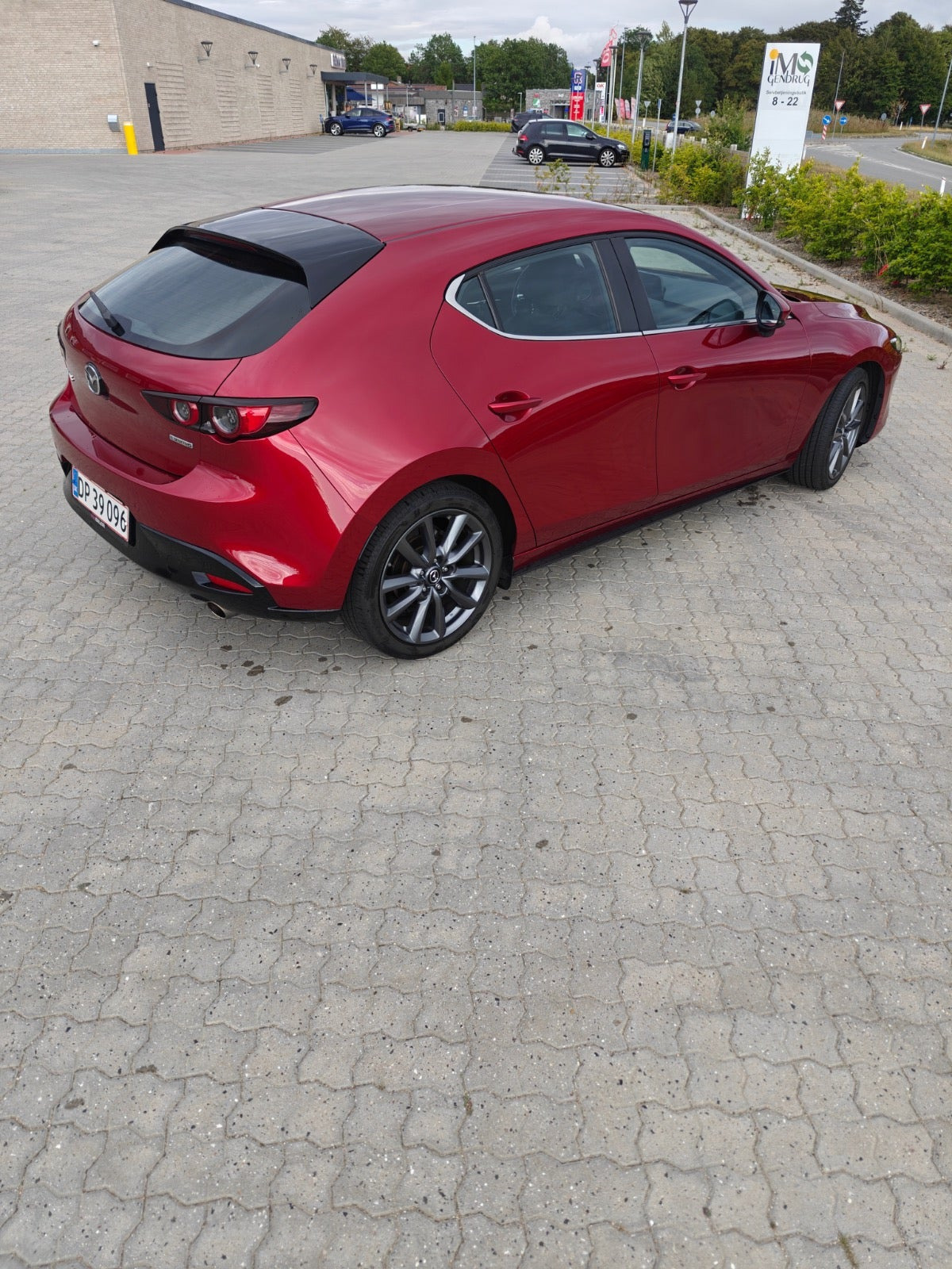 Rød Mazda 3 fra 2021