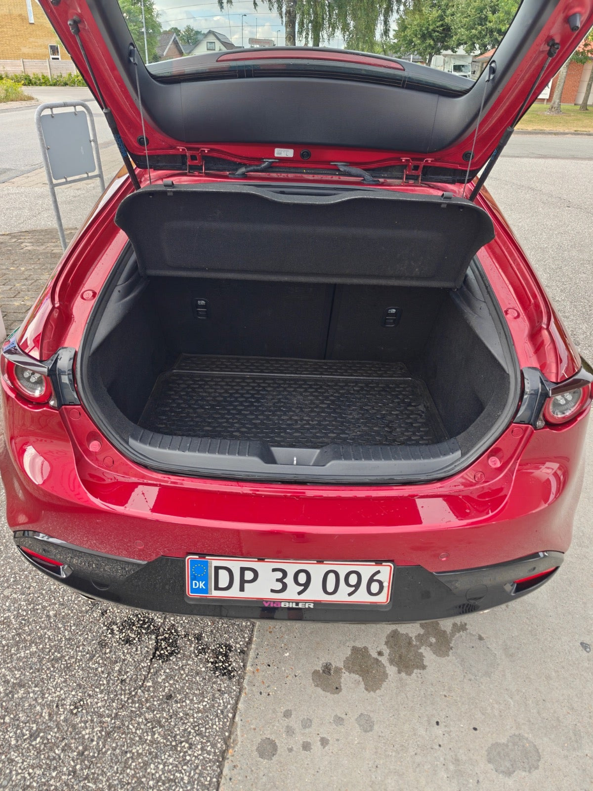 Rød Mazda 3 fra 2021