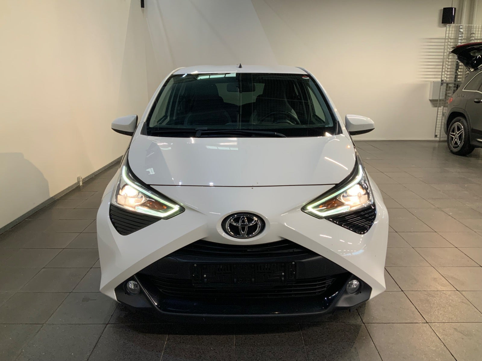 Hvid Toyota Aygo fra 2020