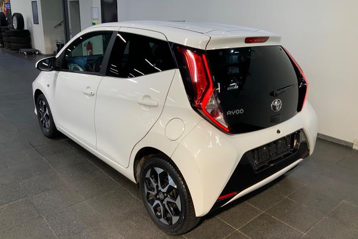 Hvid Toyota Aygo fra 2020