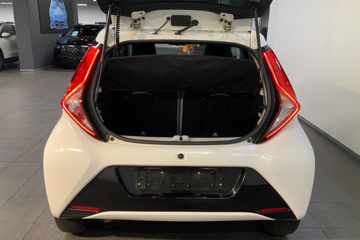 Hvid Toyota Aygo fra 2020