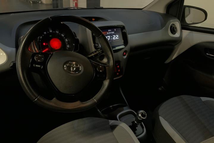 Hvid Toyota Aygo fra 2020
