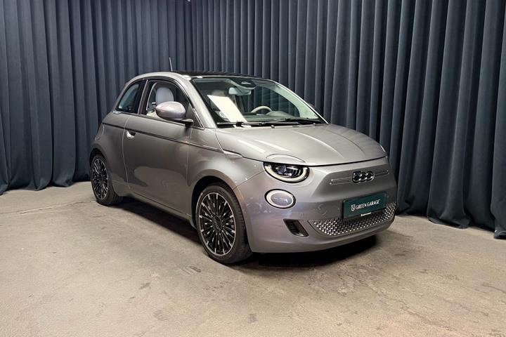 Grå Fiat 500e fra 2020