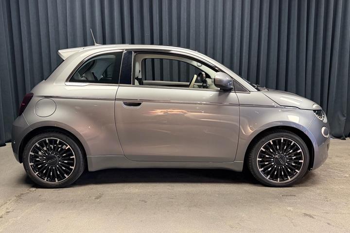 Grå Fiat 500e fra 2020