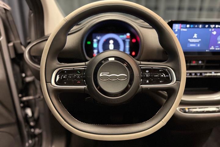 Grå Fiat 500e fra 2020