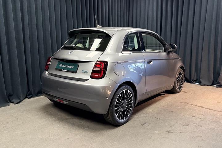 Grå Fiat 500e fra 2020