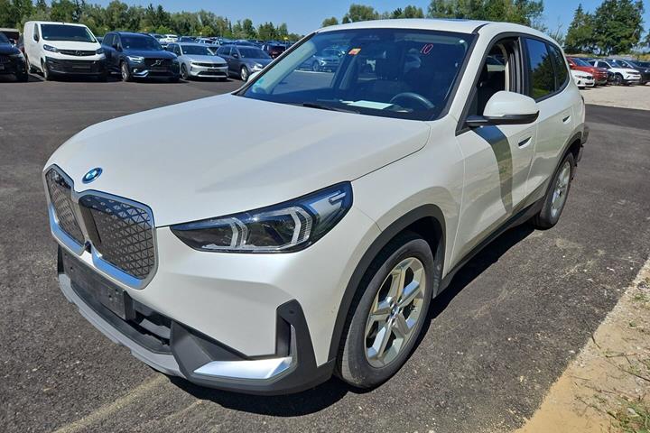 Hvid BMW iX1 fra 2024