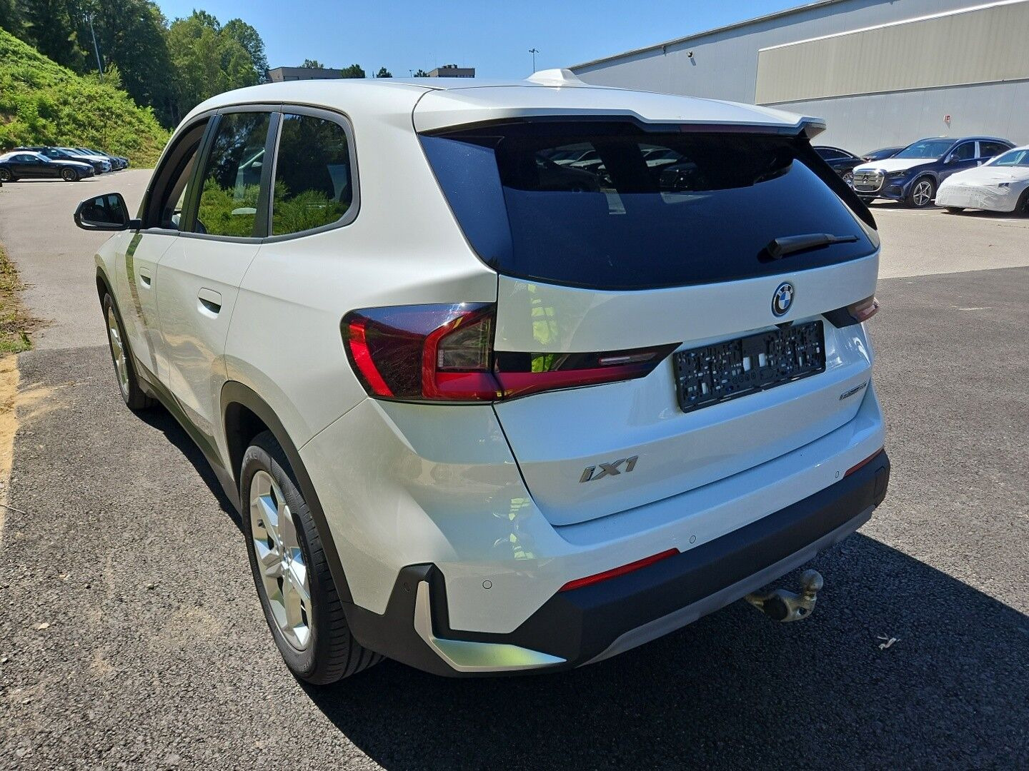 Hvid BMW iX1 fra 2024