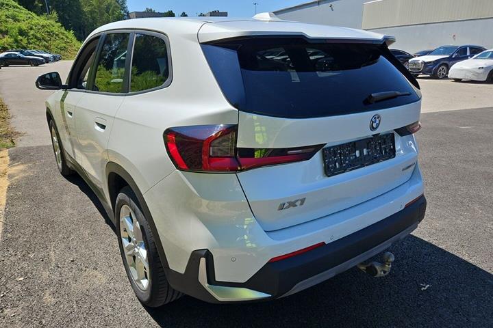 Hvid BMW iX1 fra 2024