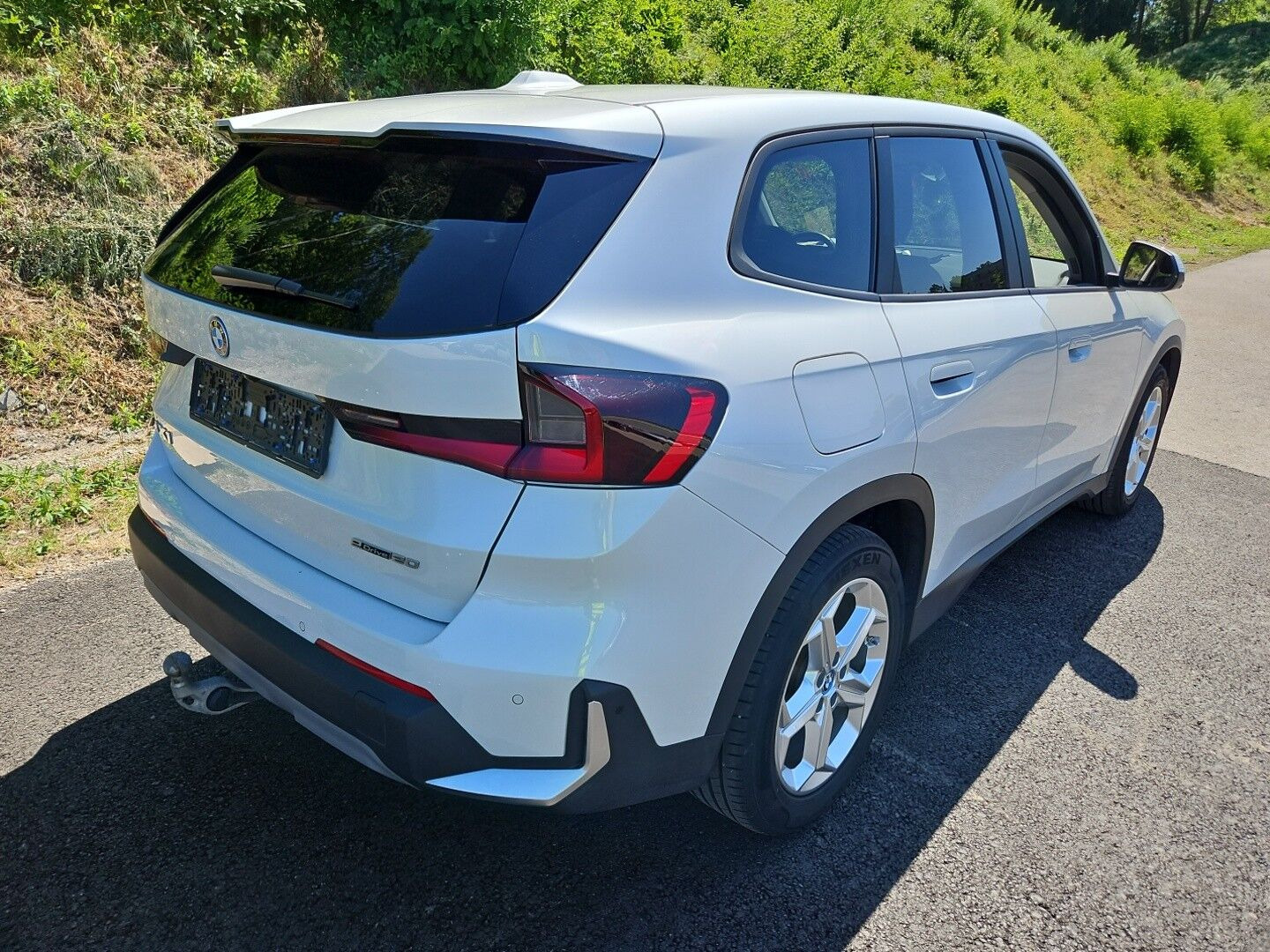Hvid BMW iX1 fra 2024