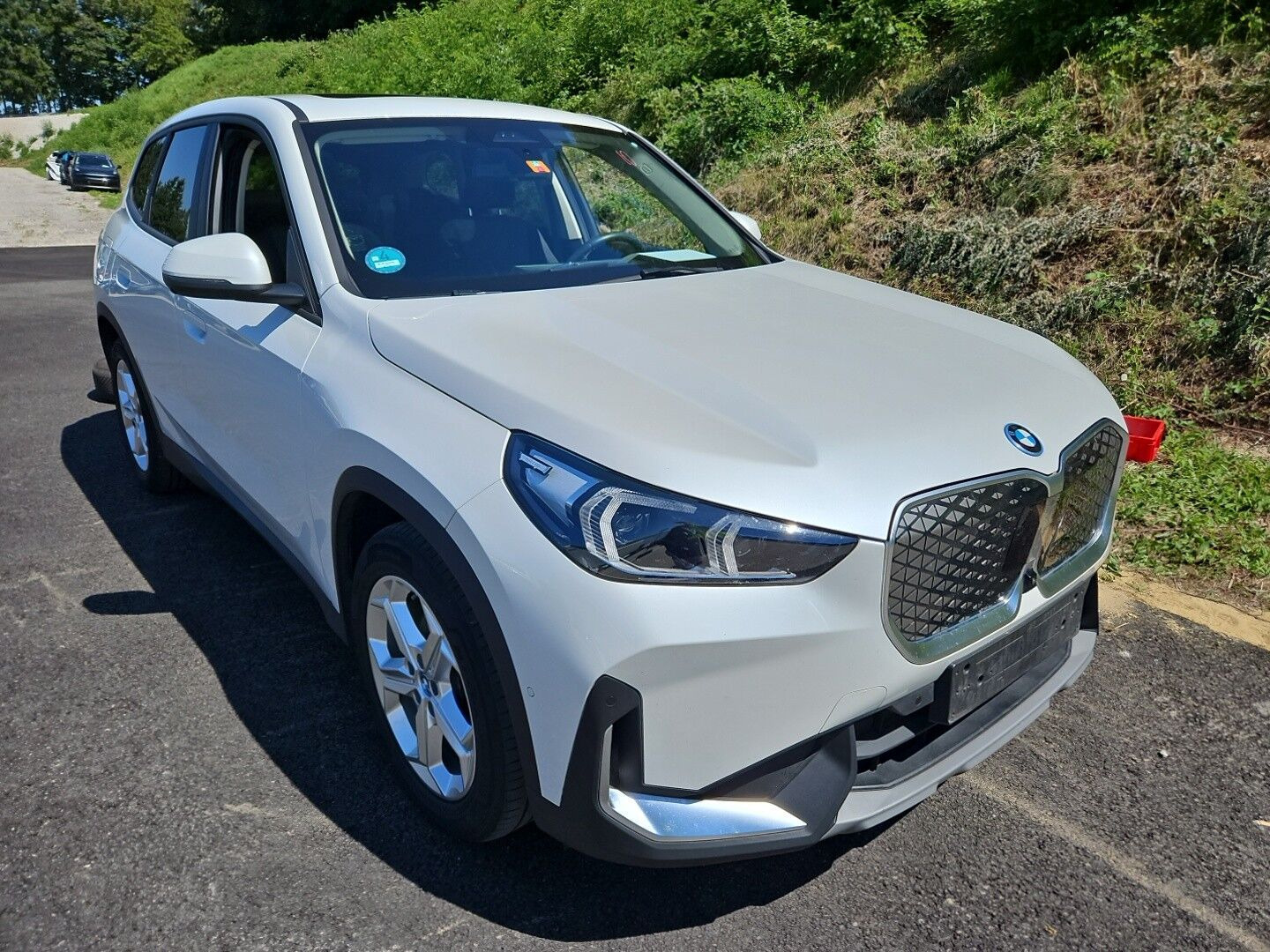 Hvid BMW iX1 fra 2024