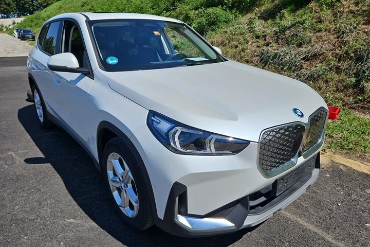 Hvid BMW iX1 fra 2024