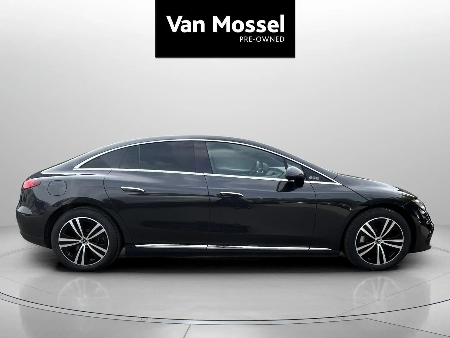 Grå Mercedes EQE 350+ fra 2025