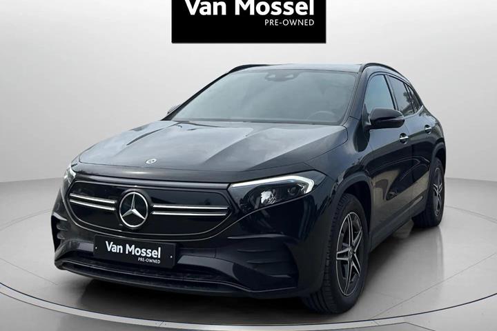 Sort Mercedes EQA 250 fra 2024 set udefra