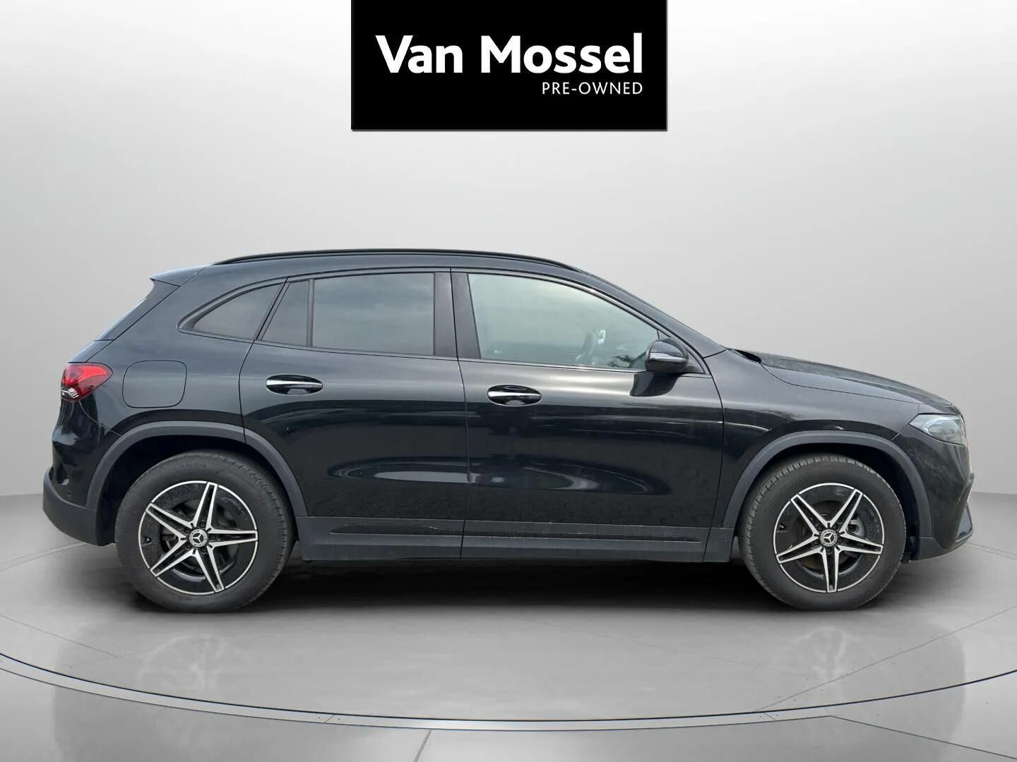 Sort Mercedes EQA 250 fra 2024