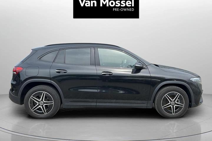 Sort Mercedes EQA 250 fra 2024