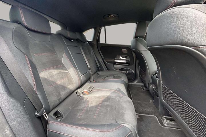 Sort Mercedes EQA250 fra 2024
