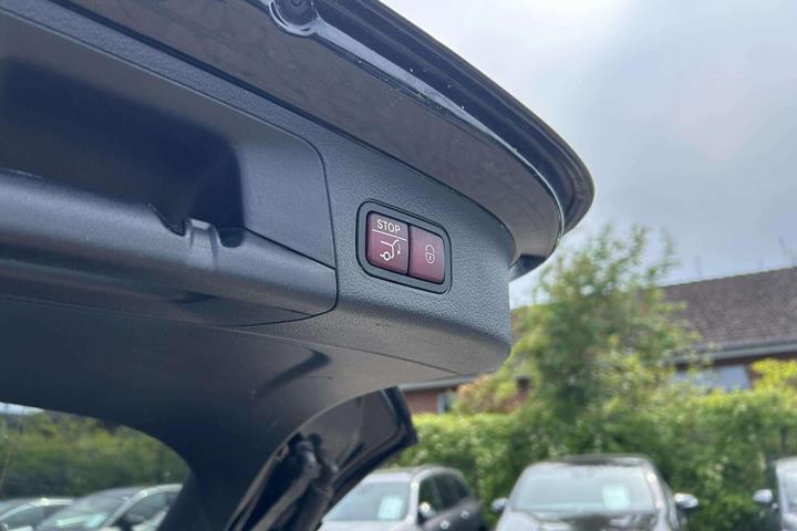 Sort Mercedes EQA 250 fra 2024