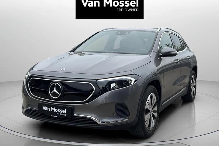 Grå Mercedes EQA 250 fra 2023 set udefra