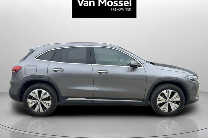 Grå Mercedes EQA 250 fra 2023