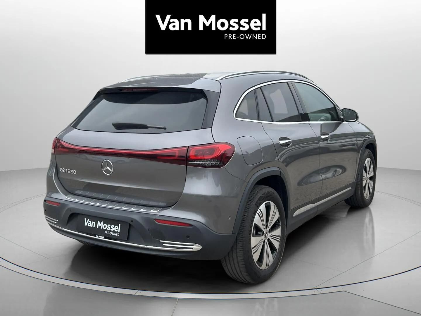 Grå Mercedes EQA 250 fra 2023