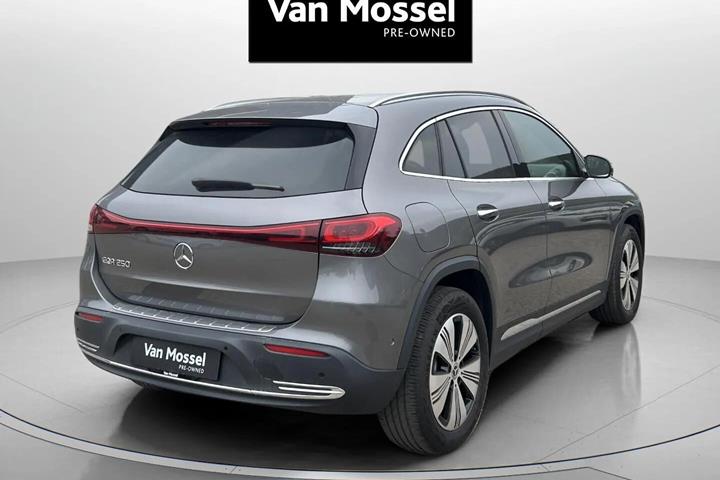 Grå Mercedes EQA 250 fra 2023