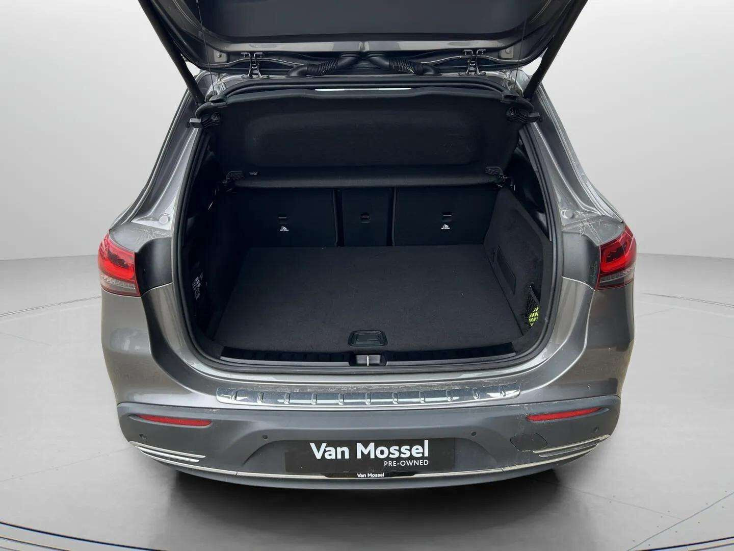 Grå Mercedes EQA 250 fra 2023