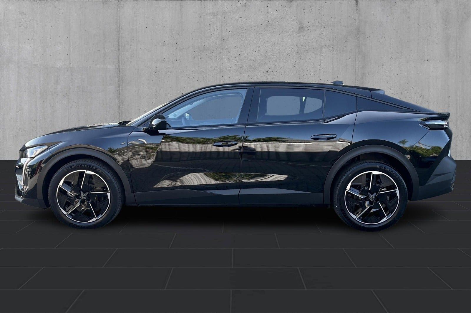 Sort Peugeot e-408 fra 2025