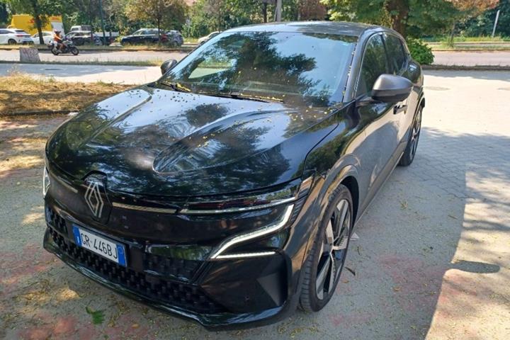 Sort Renault Megane E-Tech fra 2024 set udefra
